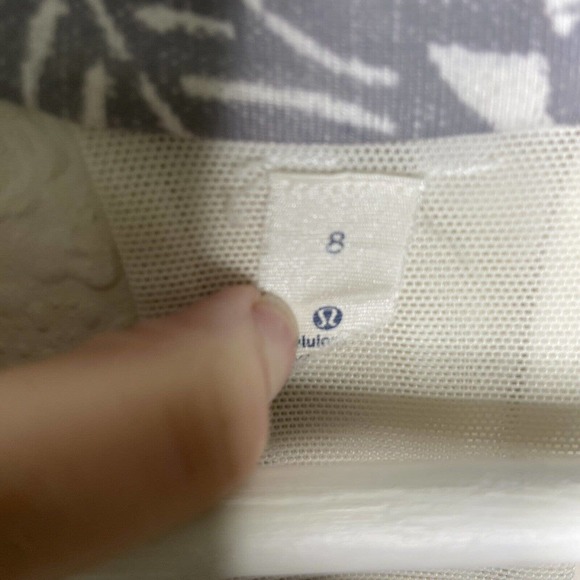 Lululemon Gray and White Wee Stripe Beachy Floral Fossil Top 8 - Picture 8 of 8